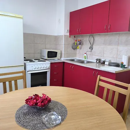 Apartment R & P *